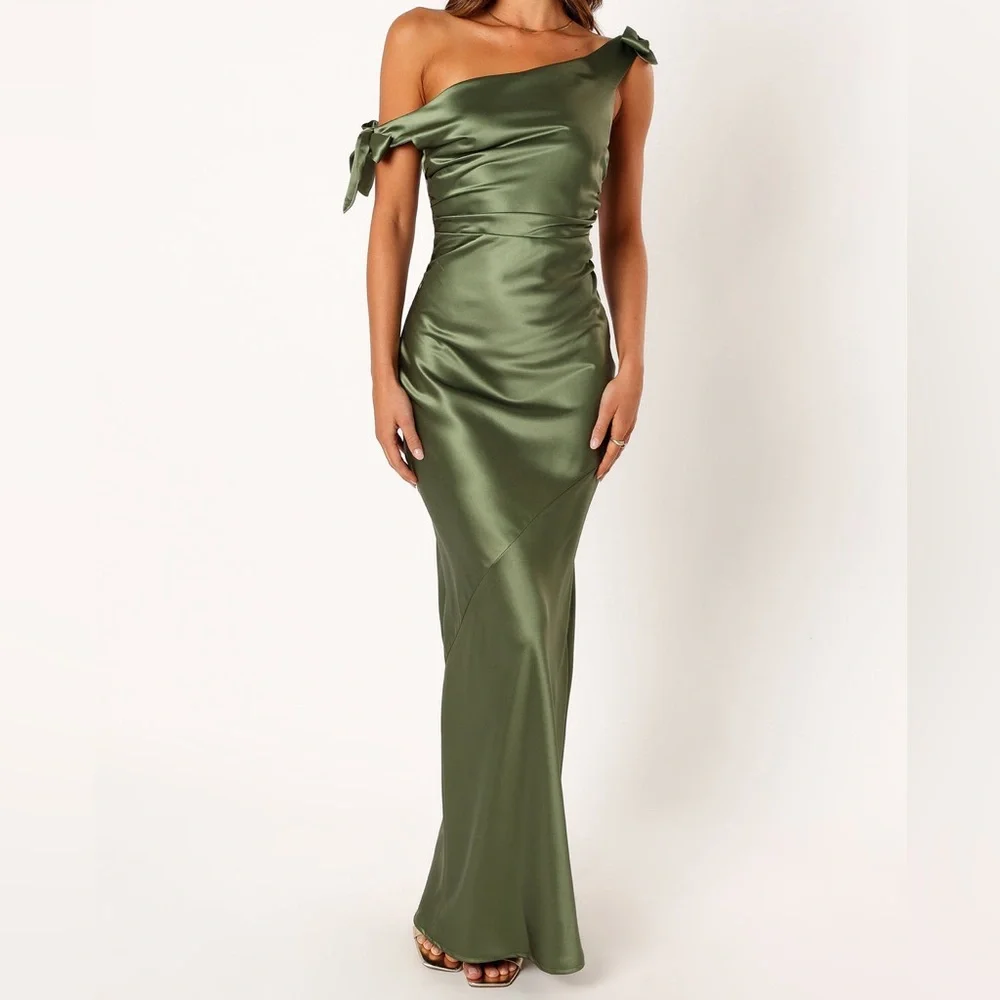 Elegant Olive Green Off-Shoulder Dress - Picture 1 of 10